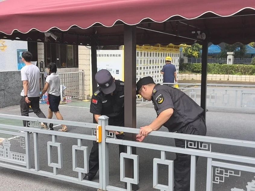 C:/Users/Administrator/Desktop/臺風“貝碧嘉”來襲，南京保安積極應對，“守”護萬家團圓！/4.jpg4