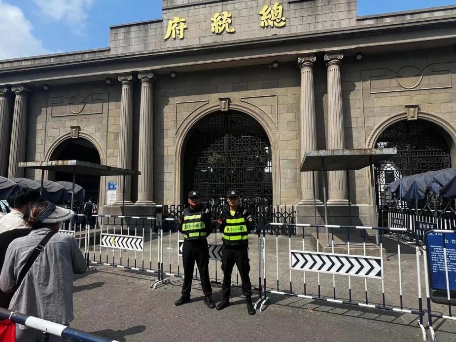 C:/Users/Administrator/Desktop/臺風“貝碧嘉”來襲，南京保安積極應對，“守”護萬家團圓！/7.jpg7